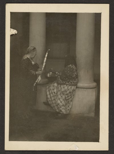 [Deux figures près des colonnes] - Louis Fleckenstein