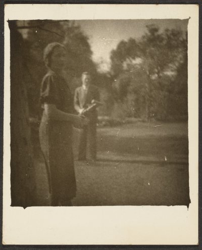 [Femme et homme dans un parc] - Louis Fleckenstein