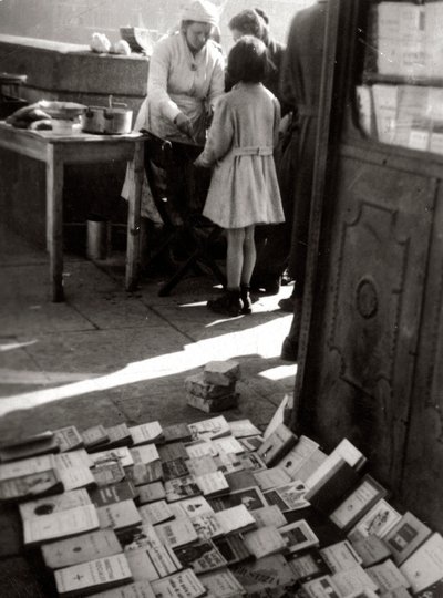 Vente de livres dans la rue - Luigi Leoni