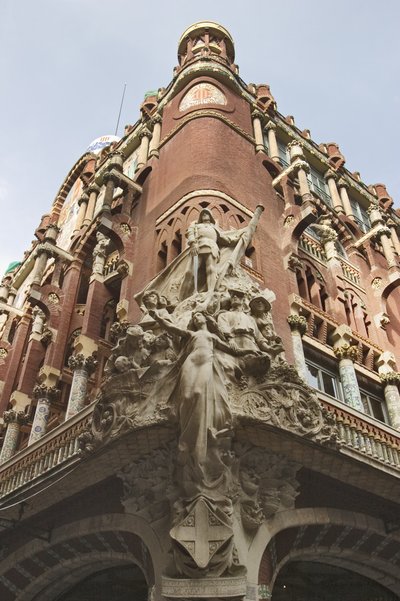 Coin avec relief allégorique, 1908 - Luis Domenech i Montaner