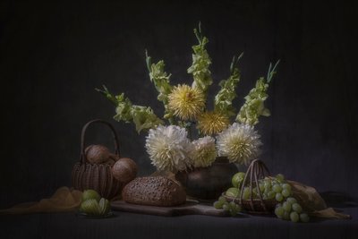 Récolte florale sombre - Lydia Jacobs