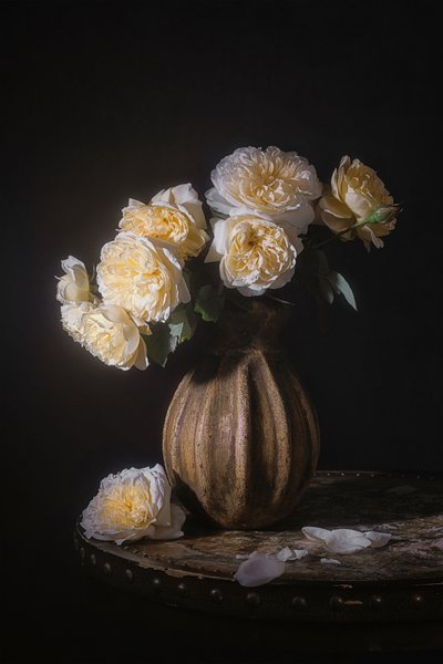 Nature morte élégante aux roses - Lydia Jacobs