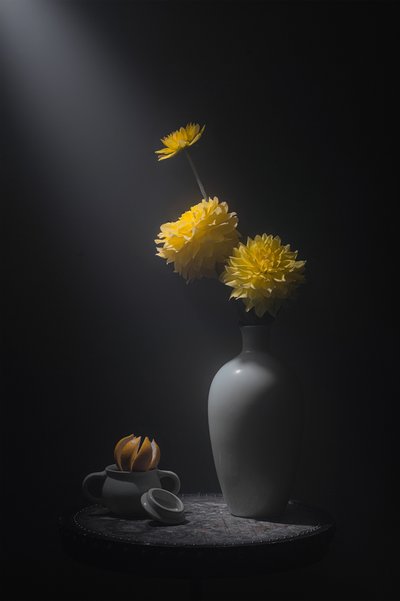 Nature morte aux fleurs dorées - Lydia Jacobs
