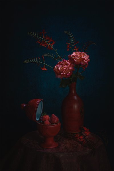 Nature morte rouge mélancolique - Lydia Jacobs