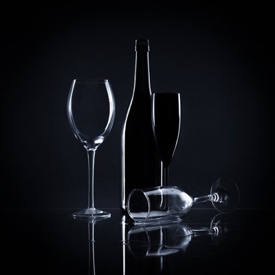 Nature morte élégante avec du vin - Margareth Perfoncio