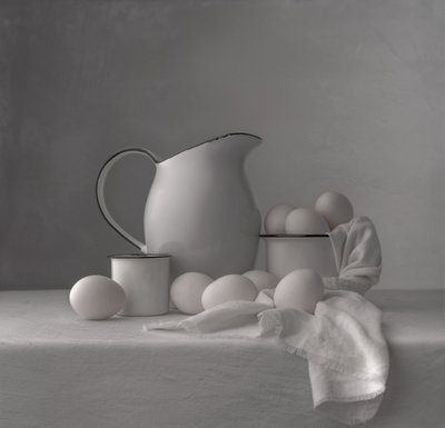 Pichet blanc pour œufs frais - Margareth Perfoncio