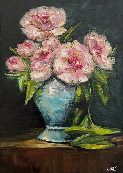 Pivoines roses dans un vase bleu - Marina Kozyr