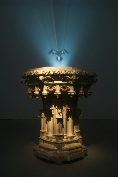 Ganymède, 2007 (acier, résine, machine à fumée, fluide, ventilateur d