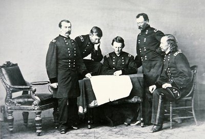 Général Sheridan (1831-88) en conférence avec son état-major, y compris George Custer (1839-76) - Mathew Brady