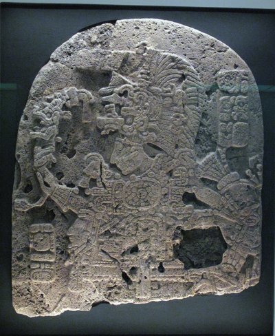 Fragment de panneau avec souverain, région de Peten, période classique tardive, 600-900 AD - Mayan
