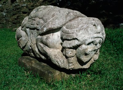 Autel zoomorphe sculpté dans un bloc de grès - Mayan