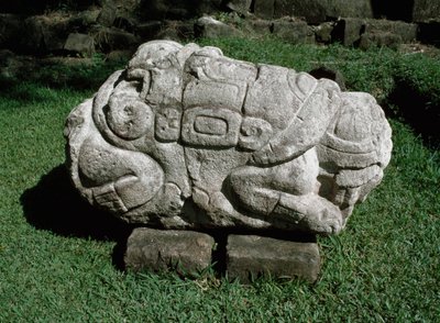 Autel zoomorphe sculpté dans un bloc de grès - Mayan