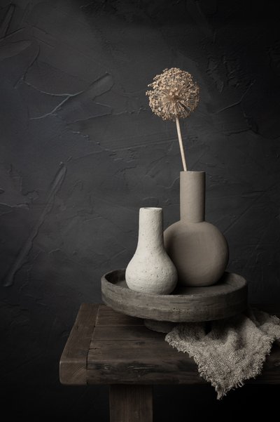 Nature morte aux vases aux tons terreux - Mayra Pama