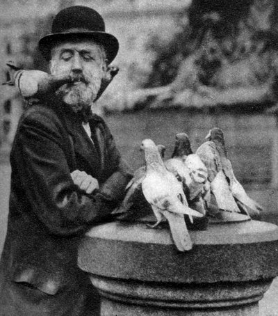 Pigeons de St Pauls avec un vagabond, Londres, 1926-1927 - McLeish
