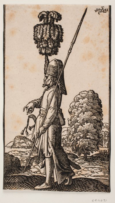 Soldat portant une Lance et une Épée, vu de Profil vers la Gauche, debout dans un Paysage Côtier; derrière lui, un Grand Arbre; son Coiffure est Ornée d