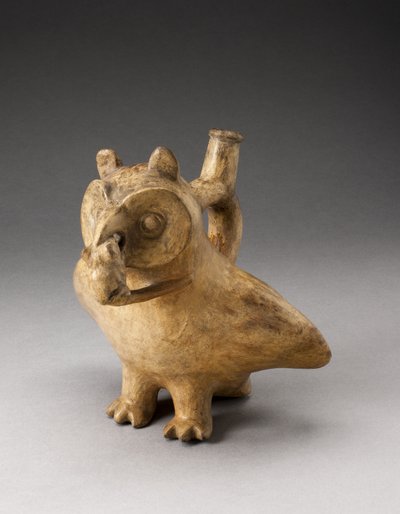 Vase à bec verseur en forme de hibou mangeant une souris, 100 avant J.-C.-500 après J.-C. - Moche
