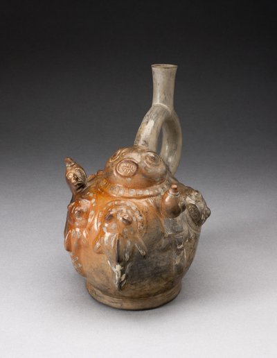 Vase à bec étrier avec relief représentant une scène de pêche - Moche