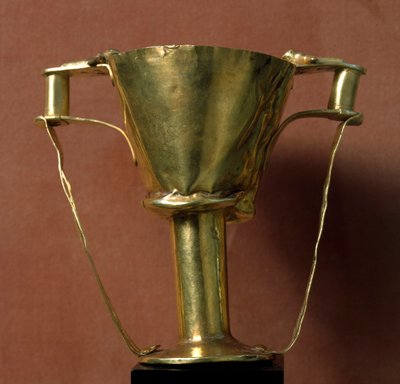 Art mycénien avec influences minoennes : calice en or à double anse appelé coupe de Nestor. 16e siècle av. J.-C. De la tombe IV de Mycènes - Mycenaean