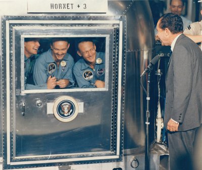 [Le président Richard M. Nixon accueille les astronautes d