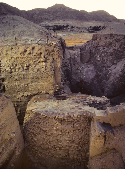 Tranchée sur le site archéologique néolithique de Jéricho - Nathan Benn