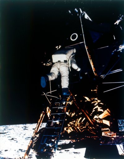 Buzz Aldrin descend du module lunaire, mission Apollo II - Neil Armstrong