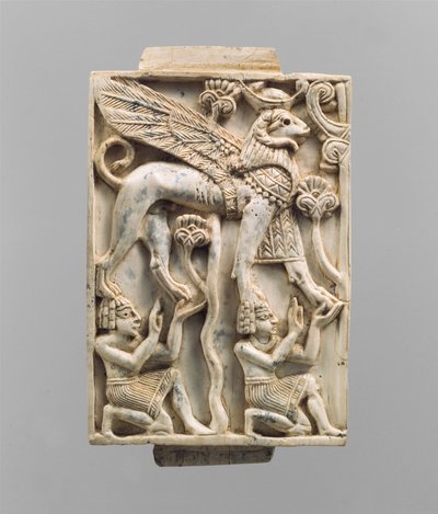 Plaque de meuble sculptée en relief avec un sphinx à tête de bélier, c.9e-8e siècle av. J.-C. - Neo Assyrian