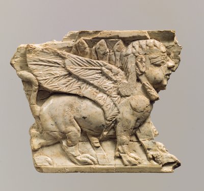 Plaque de meuble sculptée en relief avec sphinx, c.9e-8e siècle av. J.-C. - Neo Assyrian