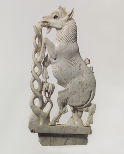 Plaque de meuble ajourée avec une chèvre cabrée, c. 9e-8e siècle av. J.-C. - Neo Assyrian