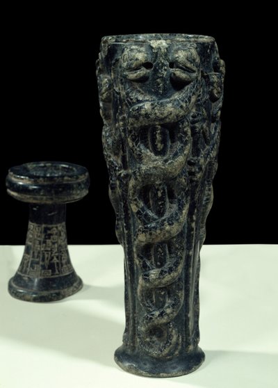 Vase de libation de Gudea pour Ningishzidda. Art de Mésopotamie. Période néo-sumérienne (vers 2150-2000 av. J.-C.) Stéatite. De Tello. Hauteur : 0,23m Musée du Louvre - Neo Sumerian Neo Sumerian