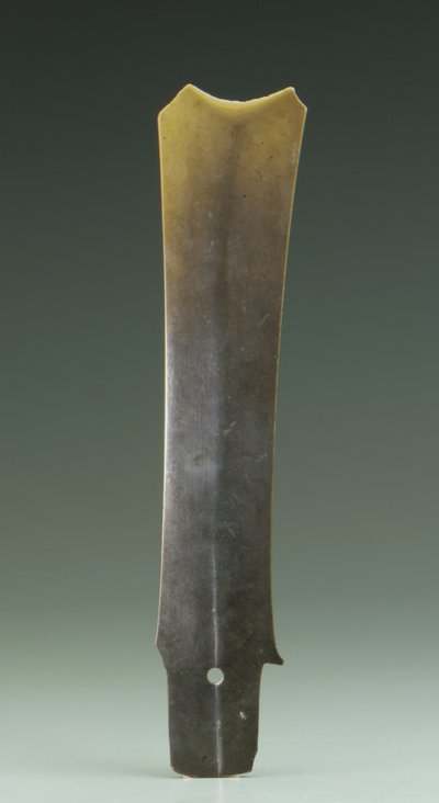 Ciseau fourchu (zhang), culture Qijia, vers 2500-2000 av. J.-C. (jade) - Neolithic Period Chinese School