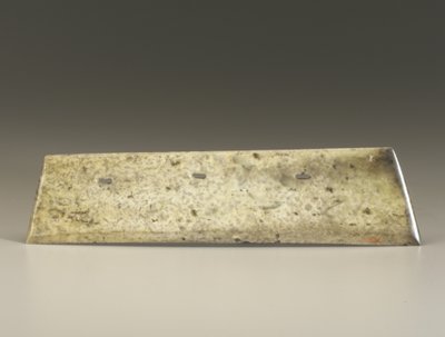 Ciseau fourchu (zhang), culture Qijia, vers 2500-2000 av. J.-C. (jade) - Neolithic Period Chinese School