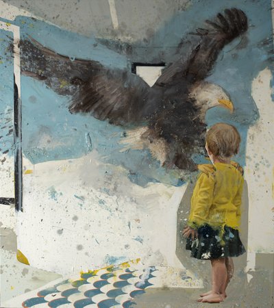 Fille avec aigle, 2022 - Nicola Pucci