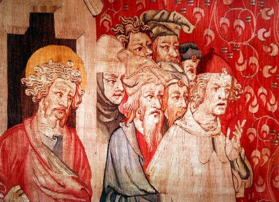 Détail des hommes écoutant l