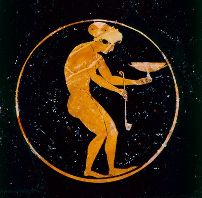 Coupe à figures rouges athénienne avec fille nue avec coupe et louche à l