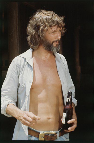 Kris Kristofferson avec une bière - Orlando Suero