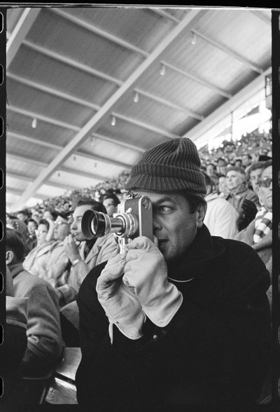 Tony Curtis avec un appareil photo Leica aux Jeux Olympiques d