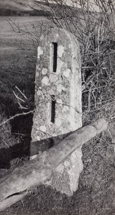 Poste de pierre - Paul Nash