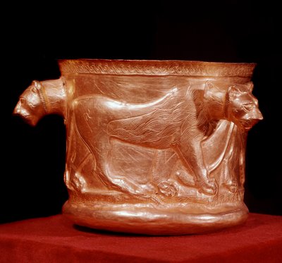 Art persan : coupe en or décorée de trois lions - Persian School