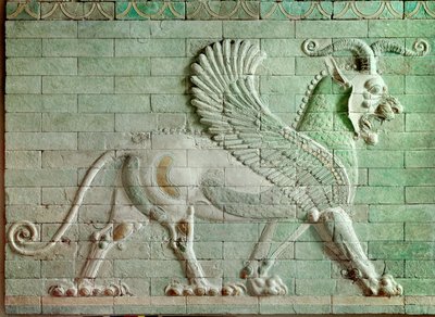Période perse rouenide : bas-relief en brique émaillée représentant un griffon (Palais de Darius I) - Persian School