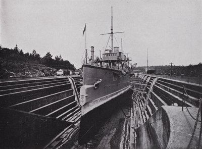 HMS "Flora," en cale sèche, Esquimalt, Colombie-Britannique - Photographer Canadian