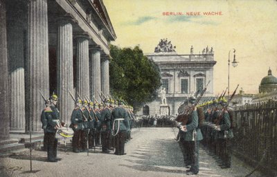 Soldats allemands en parade devant la Neue Wache, Berlin - Photographer German