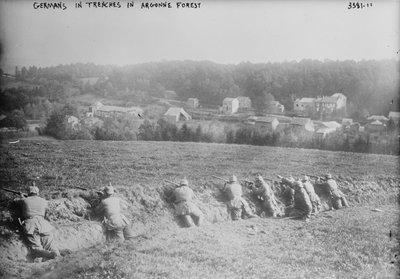 Allemands dans les tranchées de la forêt d