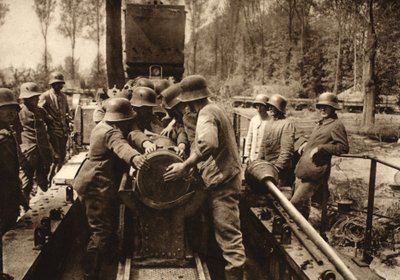 Le Grenade de 38 cm est chargé dans son tube - Photographer German