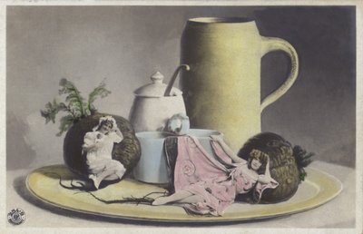 Petites filles sur un plateau de vaisselle - Photographer German