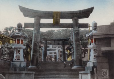 Japon, vers 1912 : Grand Torii au sanctuaire Suwa, Nagasaki - Photographer Japanese