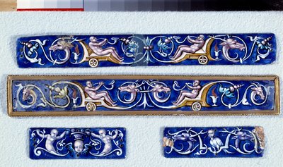 Assiettes grotesques de rinçage - Pierre Reymond