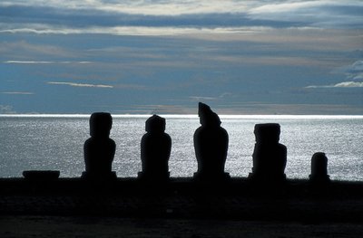 Statues Moai, Parc national de Rapa Nui, Île de Pâques, Chili - Polynesian Polynesian