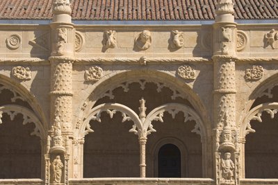 Cloître - Portuguese School