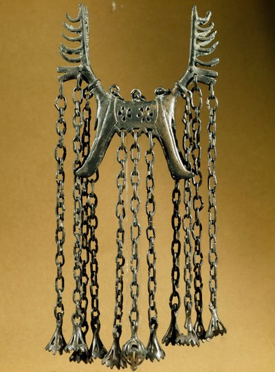 Préhistoire : pendentif en forme d