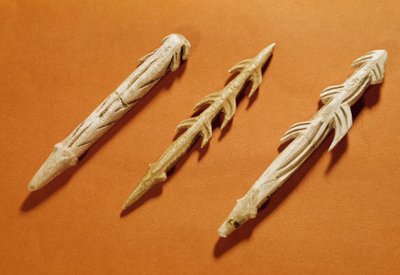 Préhistoire : harpons de renne utilisés pour la pêche. Réalisés pendant la période magdalénienne. 17000-11000 av. J.-C. Saint Germain en Laye, Musée d